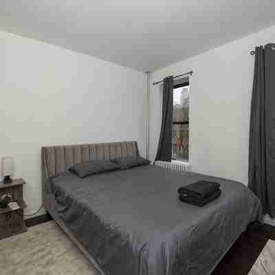 Ultimate Times Square Experience: 6-Bedroom Gem Rooms