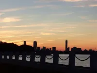 Panoramic view, large deck, ground floor apartment, walk to subway and beach