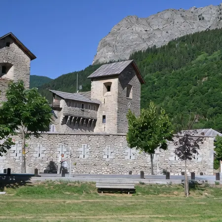 Spacious apartment of 70m2 / 6p. in chalet well located 500m from the village of Allos