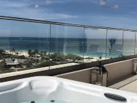 ROYAL PENTHOUSE-New stunning two storey penthouse condo with roof top terrace - Gym