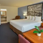 Creekside Inn & Suites - 2-Star