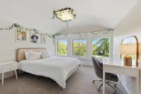 6BR Midtown Escape - Perfect for Groups, Sleeps 12 - Bungalows