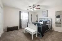 Entire 2 bedroom unit downstairs, family owned. - Wi-Fi