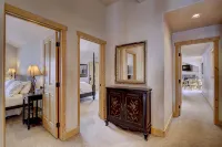 Spectacular Ski-in/Out House on Golf Course! Private Hot Tub w/ Mountain Views!