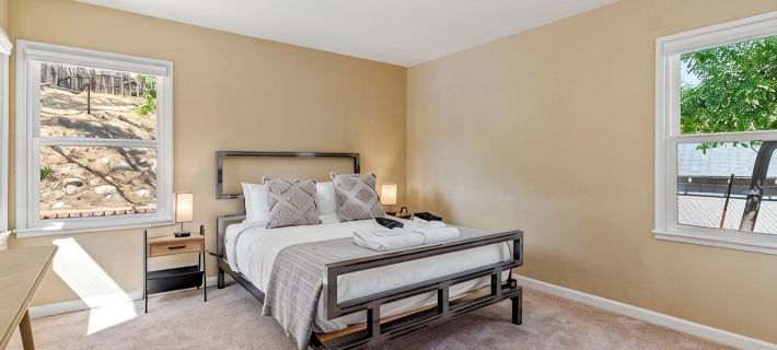 Winemakers Home🍷 Mid-Century Modern😎Pool⛱Walk to Downtown Paso! Hotels in Paso Robles