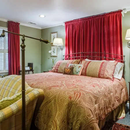 Studio Home, Walk to Downtown Franklin, Pets with Fee, Veteran Owned