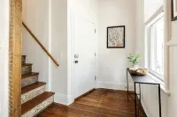 Queen City Penthouse - OTR - Villas
