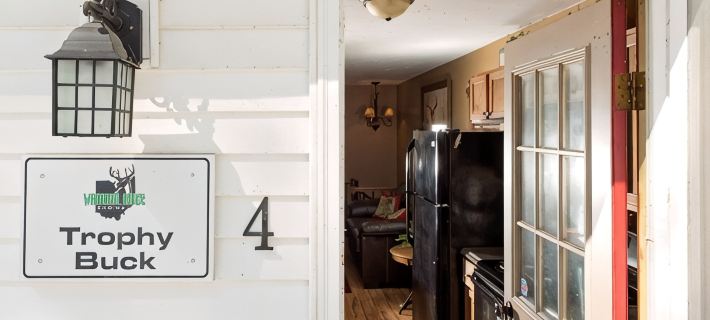 Trophy Buck sleeps 6, or rent all 4 for 20. Horseback riding across the Rd! Hotele w: Hocking County