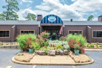 South Shore 1 Bdrm! Gameroom! MiniGolf, 2 Pools, Pickleball, Tennis, Etc! - 4-Star