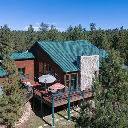 Mountain Lodge with sauna-350acres. 5 minutes from fishing, kayaking, boating