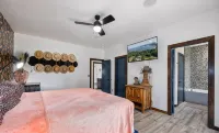 Remodeled ocean view home directly above the Sekiu marina. Relaxation, renewal. - balcón