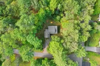 Pet friendly, private, clean, perfect Lake George location - شاليه