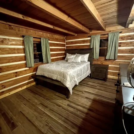 Quiet Cabin Nestled in Red River Gorge. Close to world class hiking and climbing