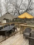 Indoor Waterfall, Massage Chair and great location. - Wifi