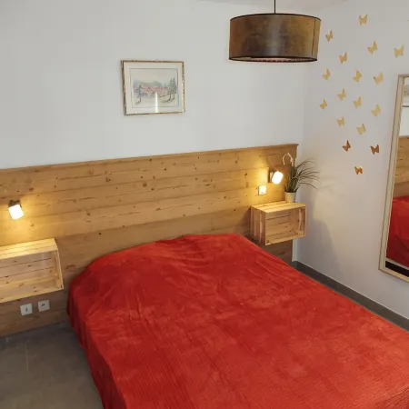 Apartment in residence with swimming pool, janitor, 7 minutes walk from the beach