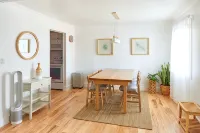 Boutique Style 2 Bedroom Apartment w/pool - Boutique