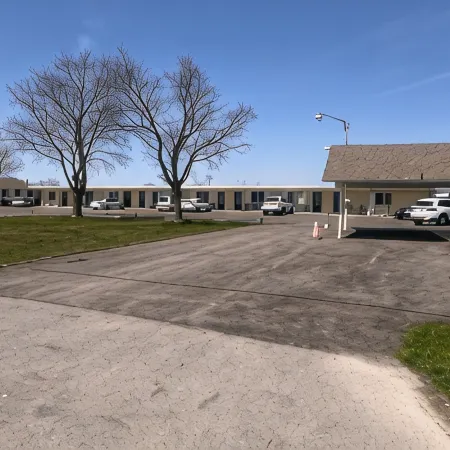 Colonial Motel