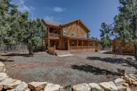 Spacious 4Br Cabin Near Zion · Stargazing Deck, Trails, Pool Table & Family Fun - balcon
