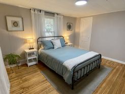 Quaint 2 bed 1 bath cottage style home
