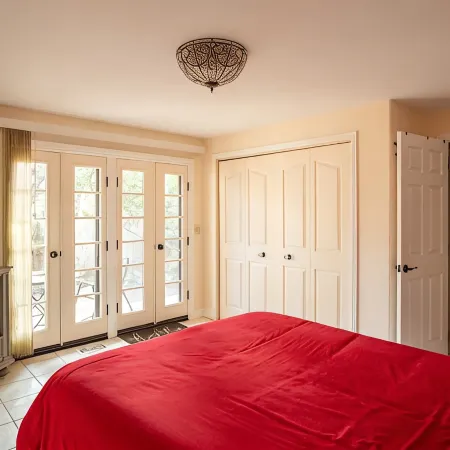 NEW* Sammy's Place! Clean, Comfy, Stylish & Peaceful - Entire East End Townhouse