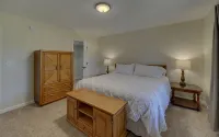 Lake Nottely 4 Bdrm Cabin,  Game Rm, Sauna, Mtn & Lake Views, Dock, EV Charger. - balcón