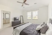 Stylish Living in Vibrant Frisco - balcón