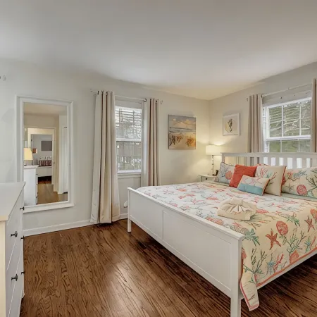 Perfect 2 BR Condo in Princeton w Parking