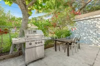 Salthaus Suite B - Step Out to Pool - Apartments