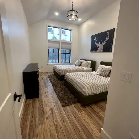 Brand New 2-Story Loft Residence Above Cranmore Mountain Lodge
