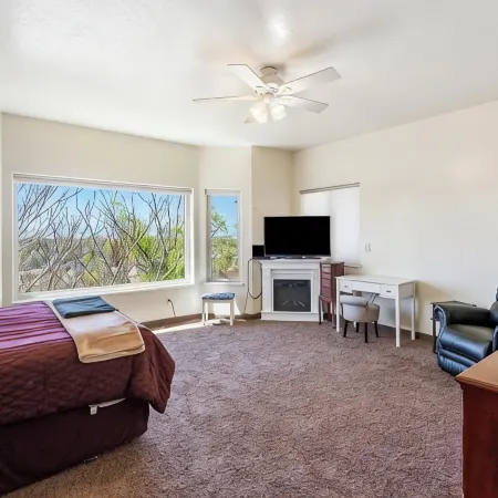 Springville Welcome Home: spacious 5-bedroom house in delightful Springville