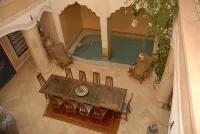 رياض لورسيا - مسبح خاص