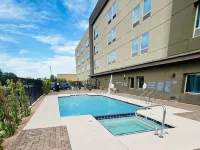 La Quinta Inn & Suites by Wyndham Phoenix West / Glendale Hotels near Estrella