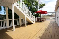 Modern Comfy Beach Getaway with Deck and Parking -- 604 #4 - 4-Star