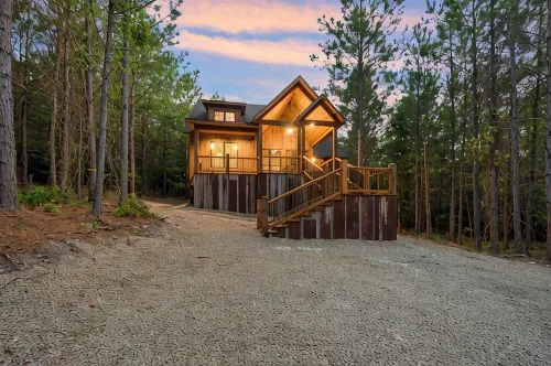 Pet Friendly 1 bedroom cabin- Come relax behind the pine curtain - 4-Star