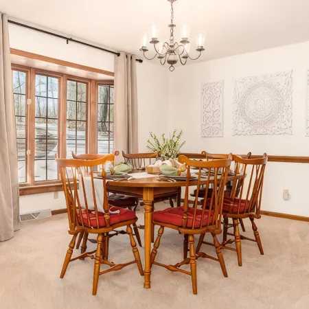 Perfect Summer Get Away! Charming 4 Bedroom Lake Front Home.