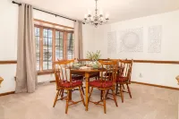 Perfect Summer Get Away! Charming 4 Bedroom Lake Front Home. - 3-Sterne