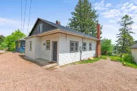 Beautiful Modern/Rustic Cottage in the heart of Lead!!! - Alojamientos