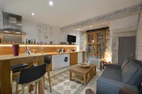 At the foot of the Arles bullring, attractive renovated town house - 부티크