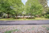 5 Miles to Callaway Gardens and walking distance to shops and restaurants. - Boutique