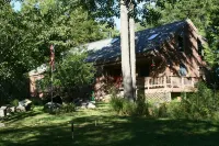 Peaceful Basement Apartment among serene woods, paths, and a stream near Acadia - Wi-Fi