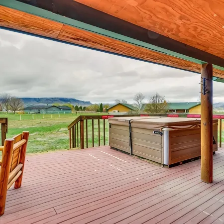 Cody retreat with a view and hot tub