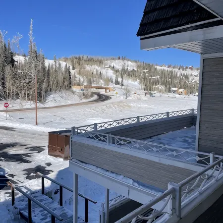 Ski in ski out cozy condo retreat!