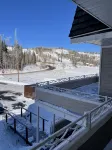 Ski in ski out cozy condo retreat! - 3성급