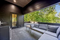 Buckhead Black House Spacious 5 Bedroom Mansion with Heated Pool - Lenox Atlanta - 5-Star