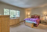 Cabin < 2 Mi to Tahoe Donner Downhill Ski Resort - Kæledyr tilladt
