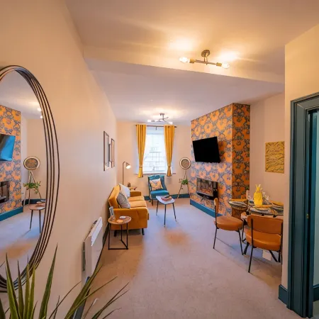 2 Bed Refurbished apartment/ Parking/ Pet Friendly