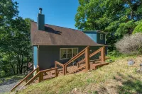 Mtn Cabin with Views, Hot Tub+Grill, Wood Stove, WiFi, Private & Close to Town. - Hytter