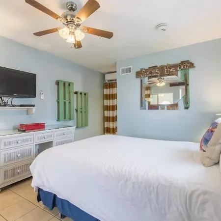 Beachfront Bargain - 2 Levels - 2 Pools & Hot Tubs