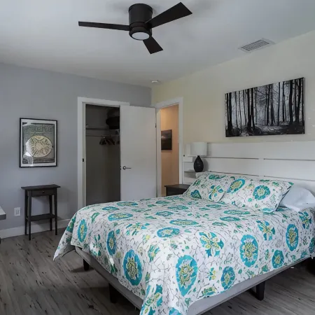 ☆Featured on HGTV☆ Heated Pool, SleepNumber Beds, Beach Cruisers