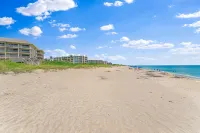 OCEANFRONT Penthouse XL Balcony w/ Gorgeous Views, S. Hutchinson Island/Stuart - Beach